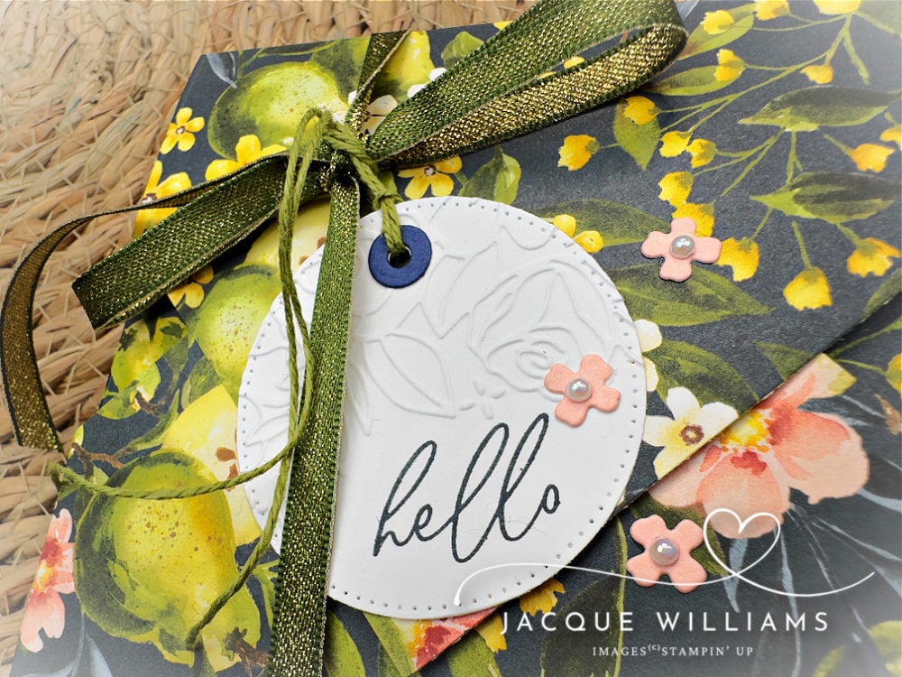 This project is perfect for gift giving, cardmaking, or just using up those trickier “border prints” you might have in your stash. Make this envelope box with my free instruction sheet! NZ demonstrator using Painterly Pears