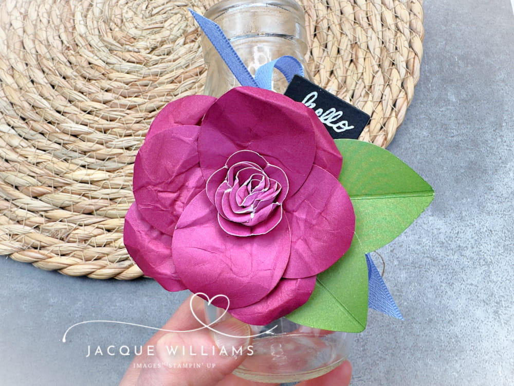 Make a paper rose with the Simple Leaf Punch and a scalloped circle!  Everyday paper crafting tips for you with Jacque Williams in Auckland, Tauranga, Hamilton, Whangarei, and Nelson.  